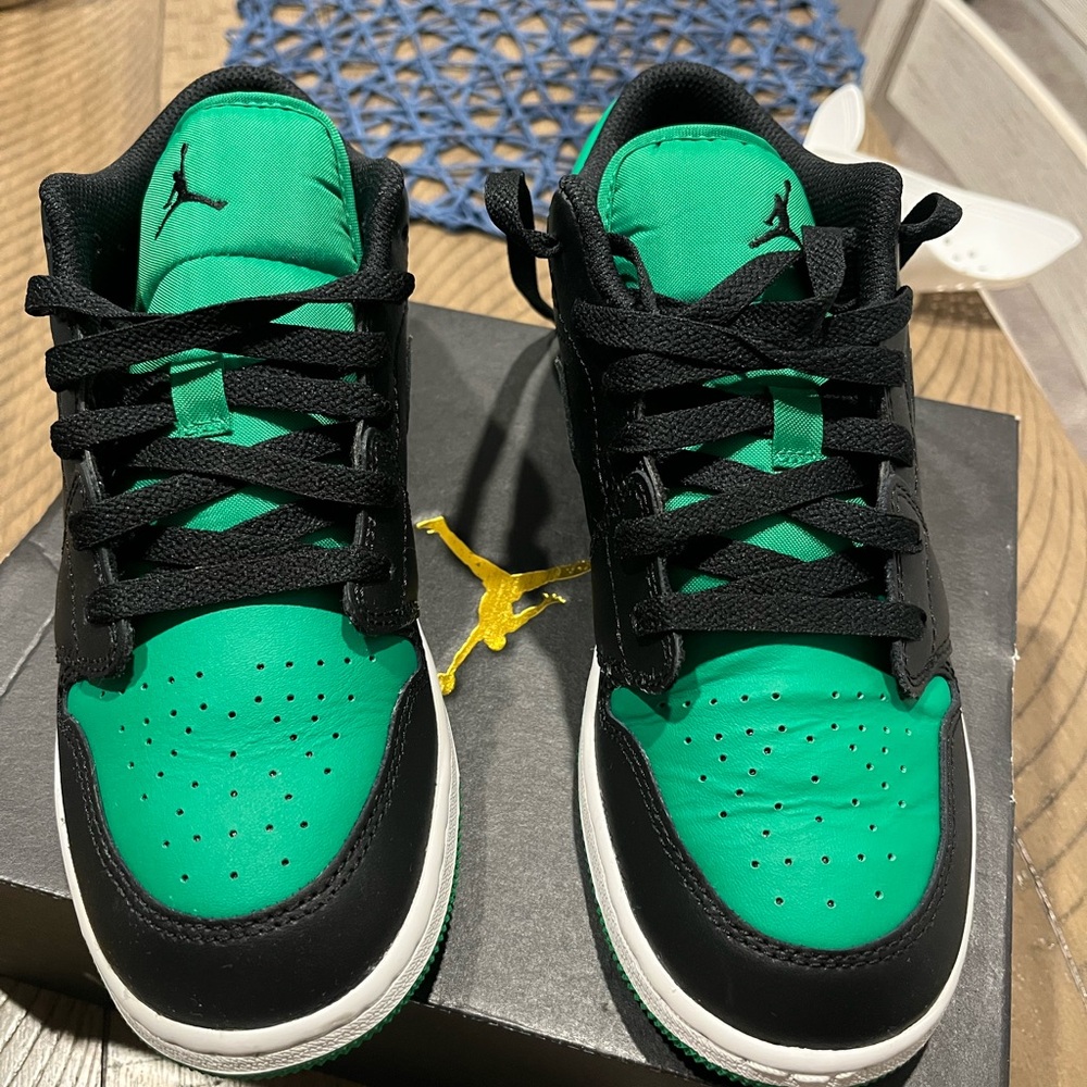 Jordan Kids Sneakers in Green and Black